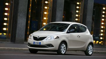 lancia-ypsilon16.jpg lancia-ypsilon16.jpg
