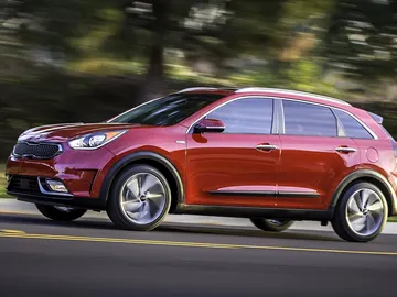 kia-niro-hybrid-0216-00.jpg kia-niro-hybrid-0216-00.jpg