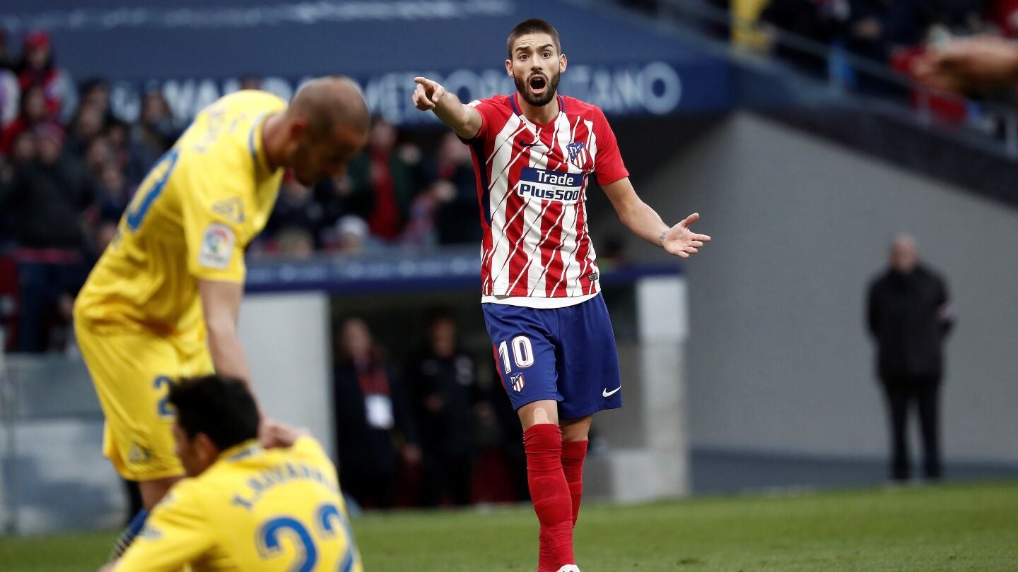 Carrasco da indicaciones durante un partido del Atl&eacute;tico de Madrid