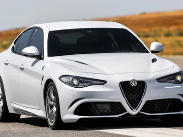 Alfa_Romeo-Giulia_2016_00.jpg Alfa_Romeo-Giulia_2016_00.jpg