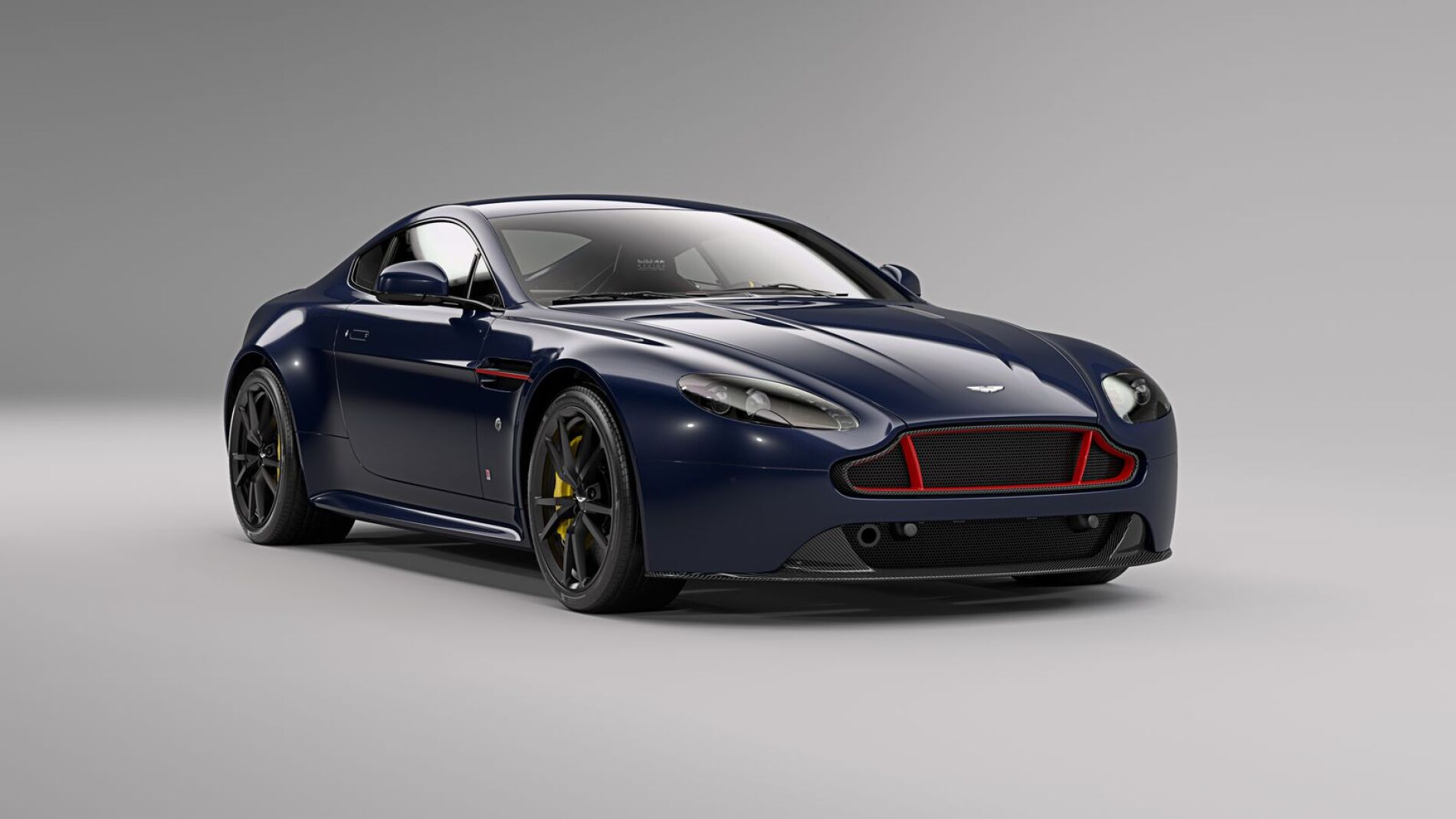 Aston-Martin-Vantage-Red-Bull-Racing-Editions-frontolateral.jpg