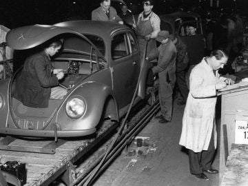 70-anos-volkswagen-beetle-1215-01.jpg