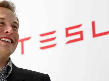 elon-musk-tesla-2016-01.jpg elon-musk-tesla-2016-01.jpg