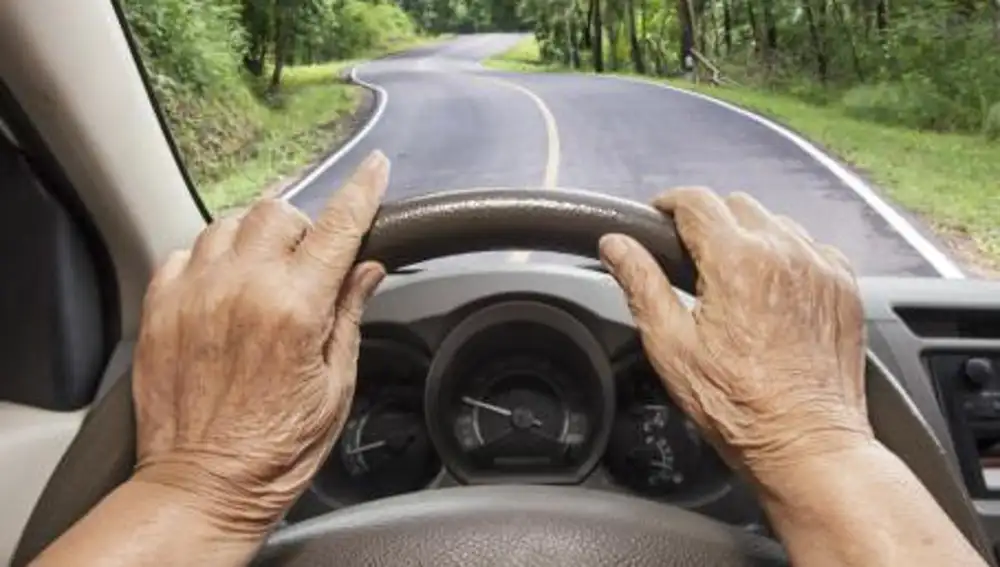 ancianos_conduciendo.jpg