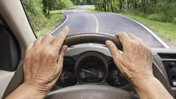 ancianos_conduciendo.jpg ancianos_conduciendo.jpg