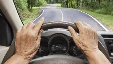 ancianos_conduciendo.jpg ancianos_conduciendo