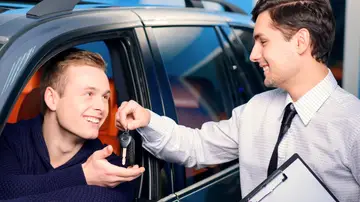 concesionario-compra-coche-0517-01.jpg concesionario-compra-coche-0517-01.jpg