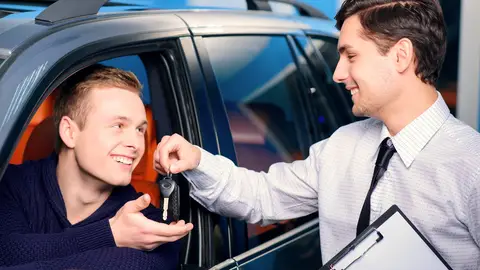 concesionario-compra-coche-0517-01.jpg concesionario-compra-coche-0517-01