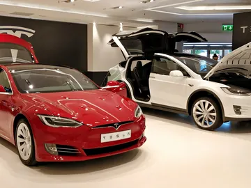 Tesla-marbella-corte-ingles-claverod-0617-01.jpg Tesla-marbella-corte-ingles-claverod-0617-01.jpg