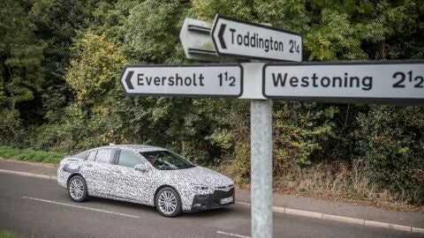 2017-OpelInsignia-04