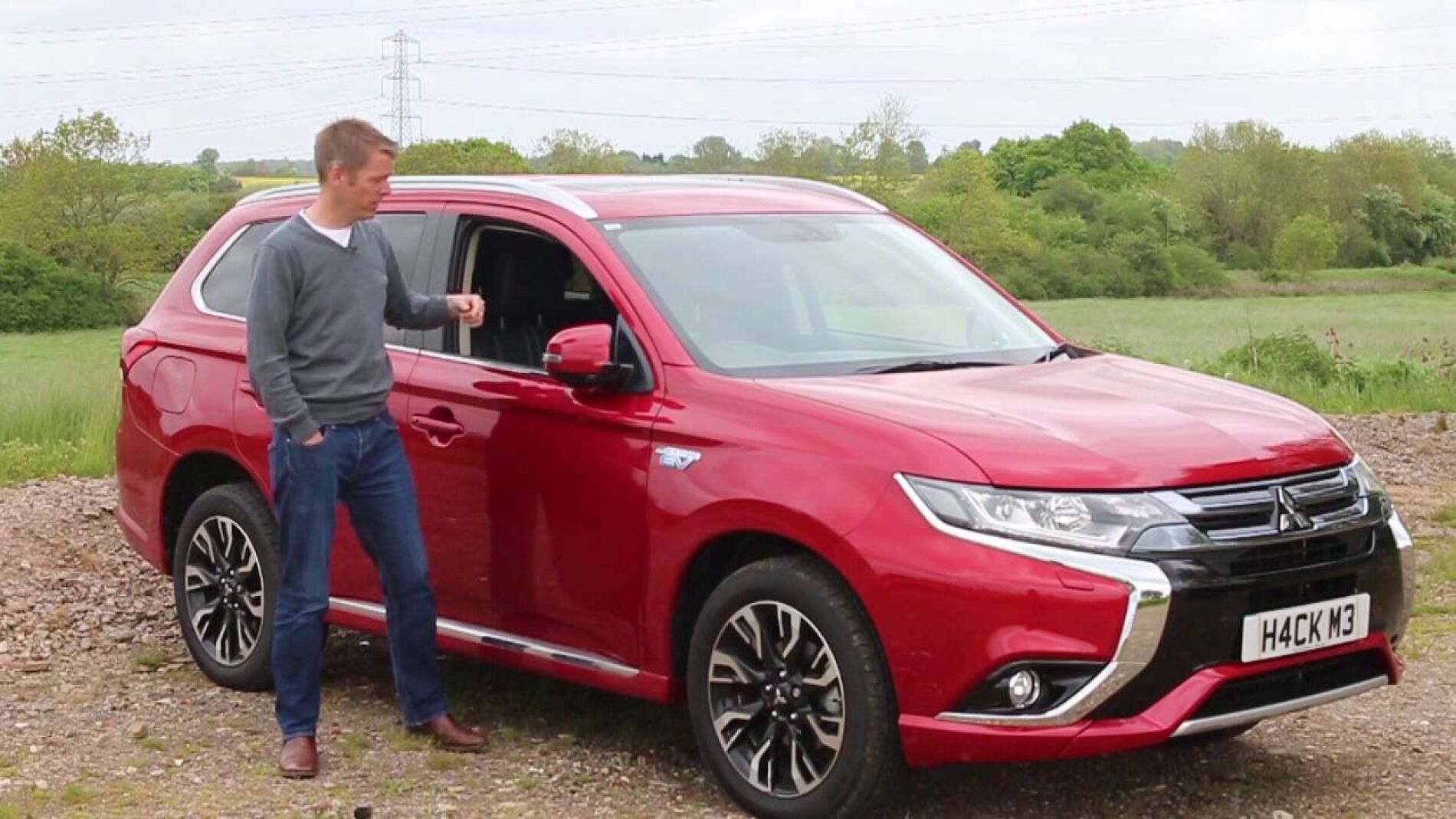 hacker-mitsubishi-outlander-2016-00.jpg