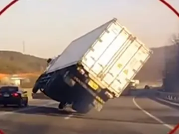 motorista-de-caminhao-faz-manobra-milagrosa-e-evita-tragedia-no-meio-da-estrada.jpg motorista-de-caminhao-faz-manobra-milagrosa-e-evita-tragedia-no-meio-da-estrada.jpg