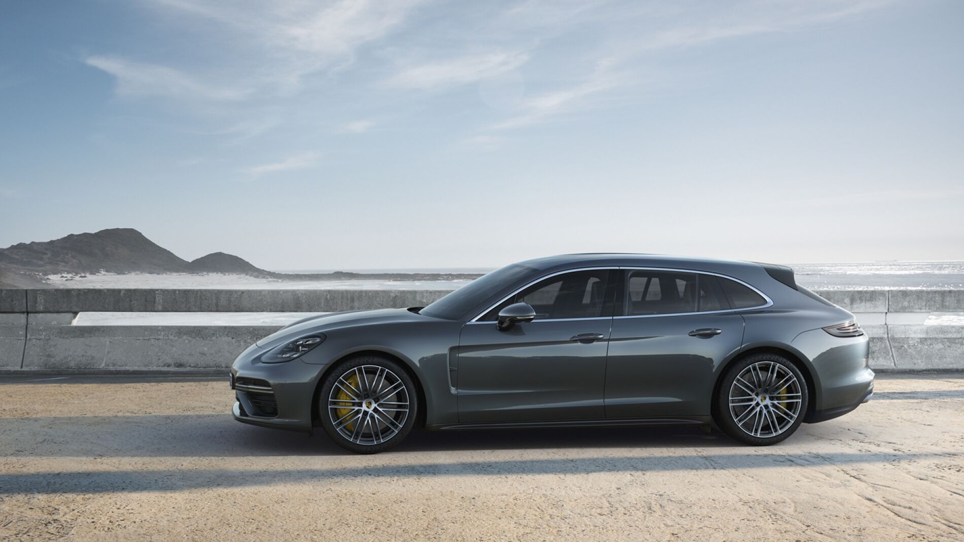 Porsche-Panamera-Sport-Turismo-2017-002.jpg