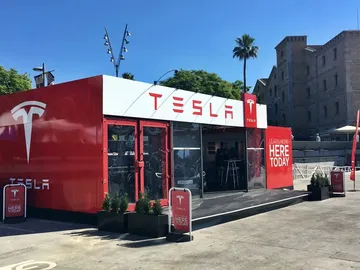 tesla-pop-up-store-barcelona-0517002.jpg tesla-pop-up-store-barcelona-0517002.jpg