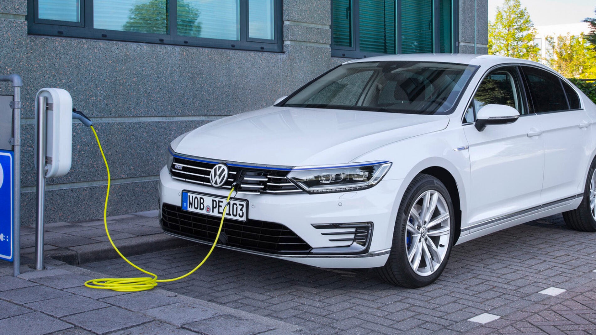 0VW-Passat-GTE-6.jpg