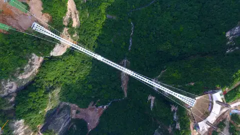 Puente de cristal Planes locos para familias aventureras en China