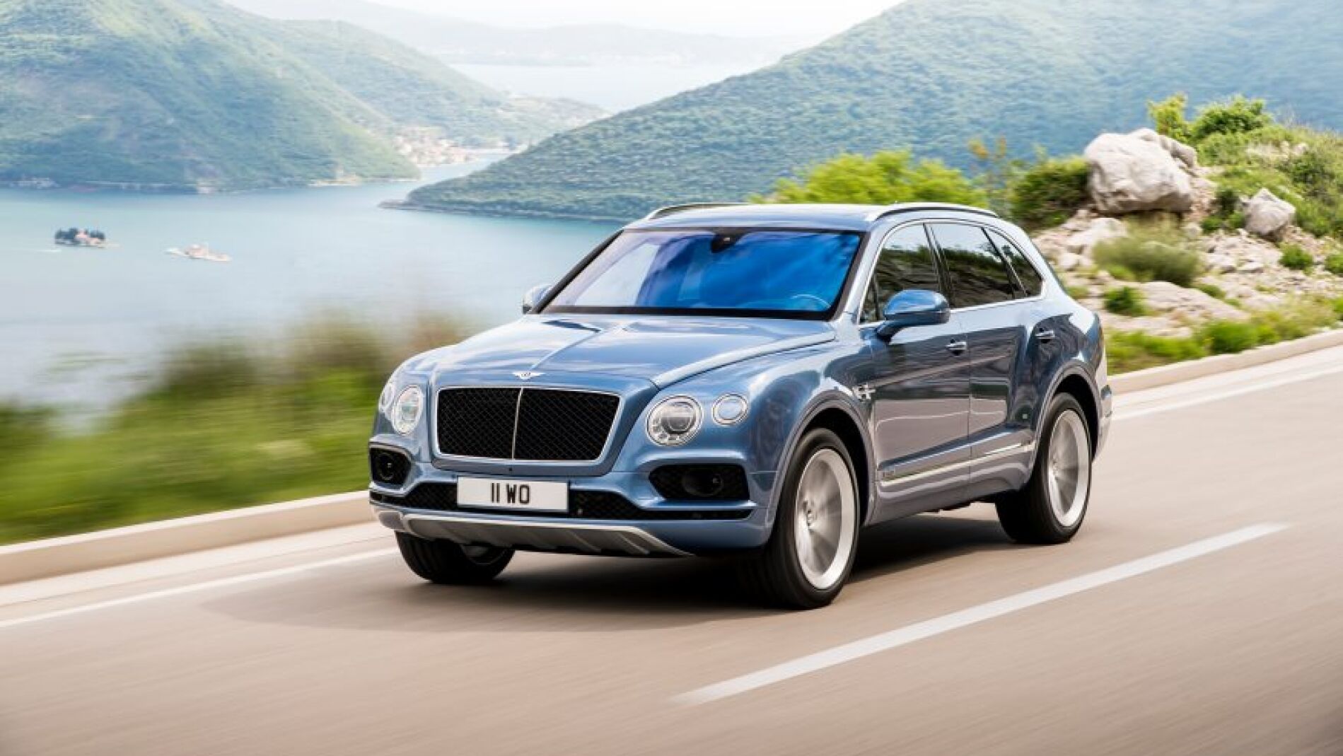 2017-Bentley-Bentayga-diesel-01.jpg