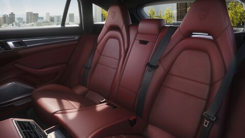 Porsche-Panamera-Sport-Turismo-2017-007