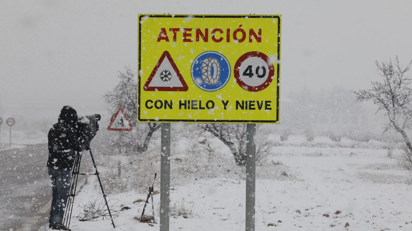 La borrasca "Emma" llega cargada de nieve, lluvia y fr&iacute;o