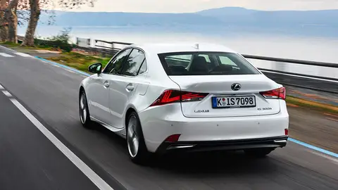 lexus-is-300h-2017-prueba-11.jpg lexus-is-300h-2017-prueba-11
