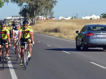 ciclista-carretera-dgt-0517-01.jpg ciclista-carretera-dgt-0517-01.jpg