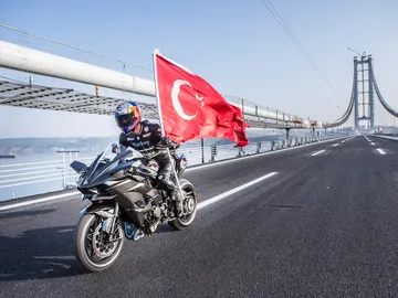 kawasaki-nija-h2r-400-kmh-2016-01.jpg kawasaki-nija-h2r-400-kmh-2016-01.jpg