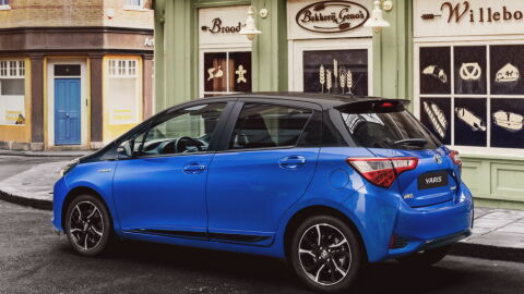 toyota_yaris_hybrid_bi-tone_10