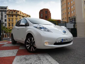 nissan-leaf-2016-0216-11.jpg nissan-leaf-2016-0216-11.jpg