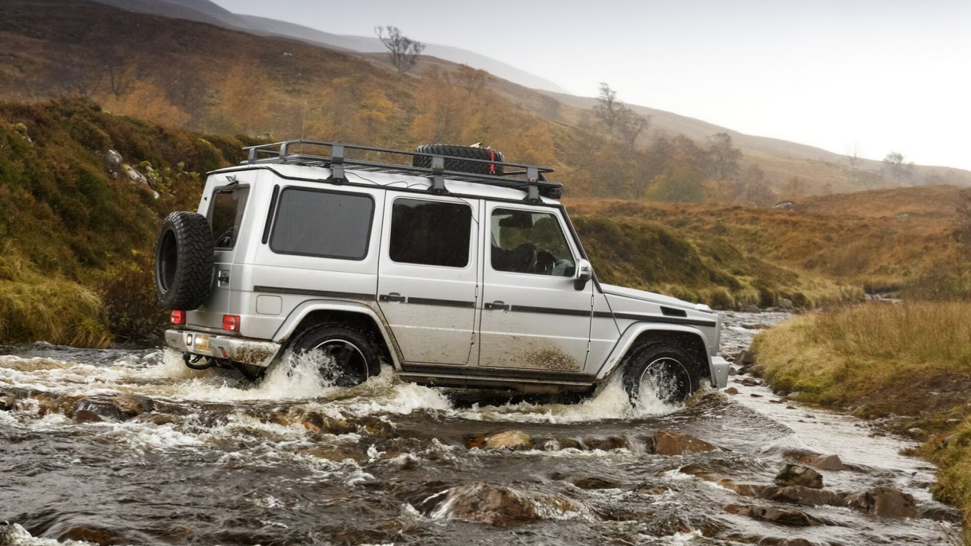 Mercedes-Benz_traves%C3%ADa-offroad_Reino-Unido_3.jpg