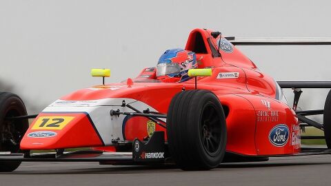 Ayrton Simmons F4 Gran Bretaña