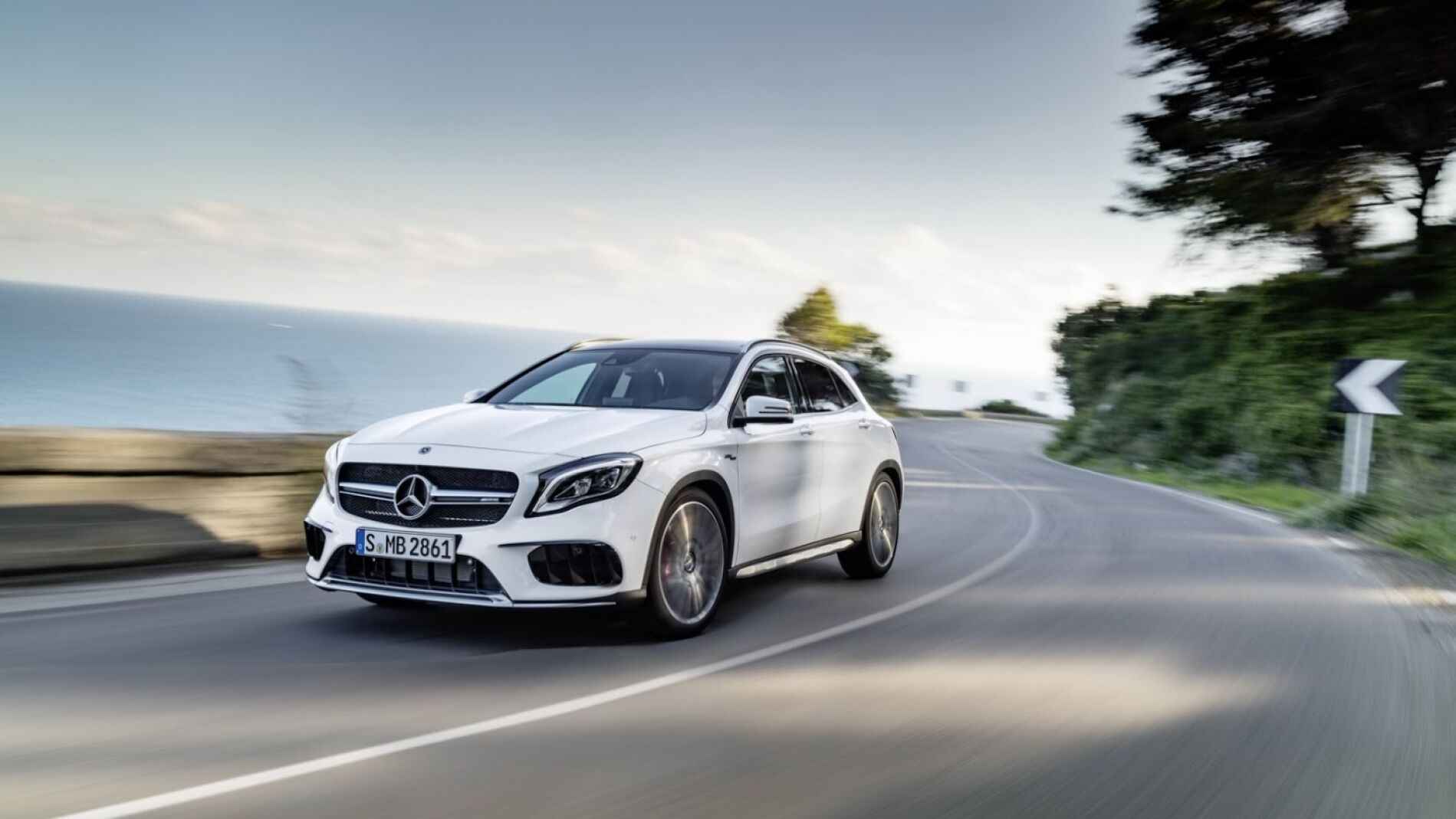 mercedes-gla10.jpg