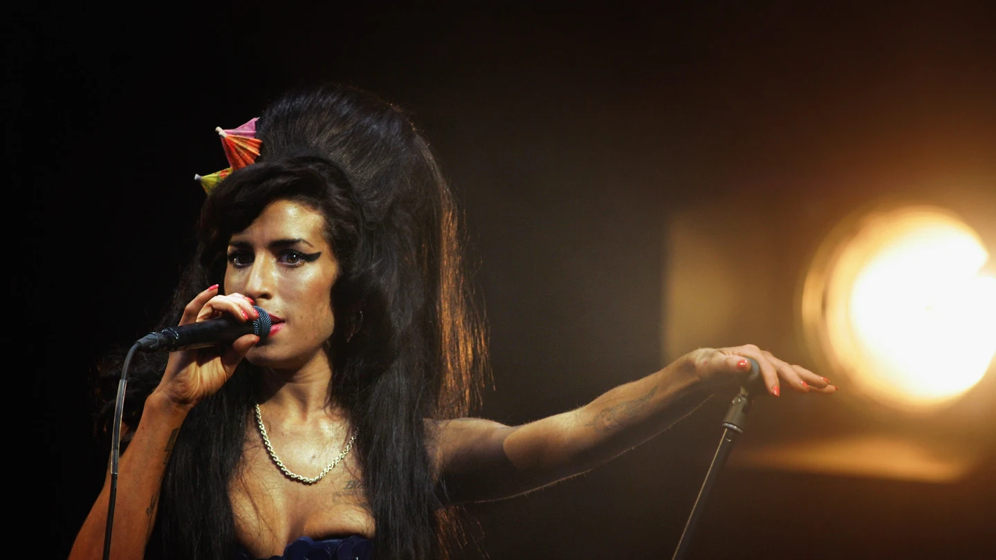 Amy Winehouse en un concierto en 2008 Amy Winehouse en un concierto en 2008