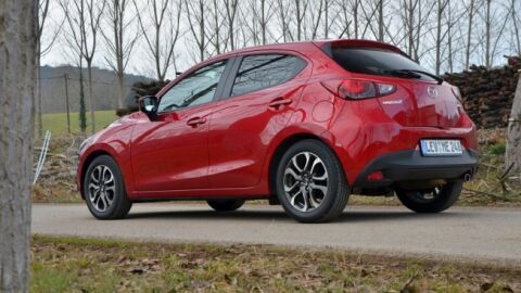 mazda2-2015-prueba-diseno-habitabilidad-maletero-201520052_5