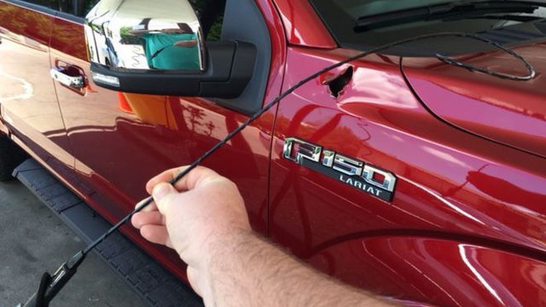 Ford-F-150-Lariat_da%C3%B1o-antena-lavadero.jpeg