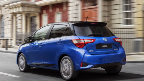 toyota_yaris_hybrid_bi-tone_9