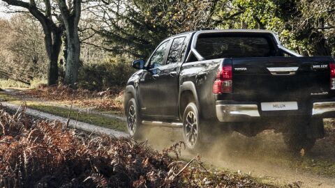 Toyota Hilux Invincible 50 Chrome-2018-cc (5)