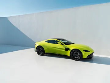 aston-martin-vantage-007.jpg aston-martin-vantage-007.jpg