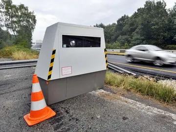 Un coche cazado a 242 km/h y los dueños se libran de una multa Un coche cazado a 242 km/h y los dueños se libran de una multa