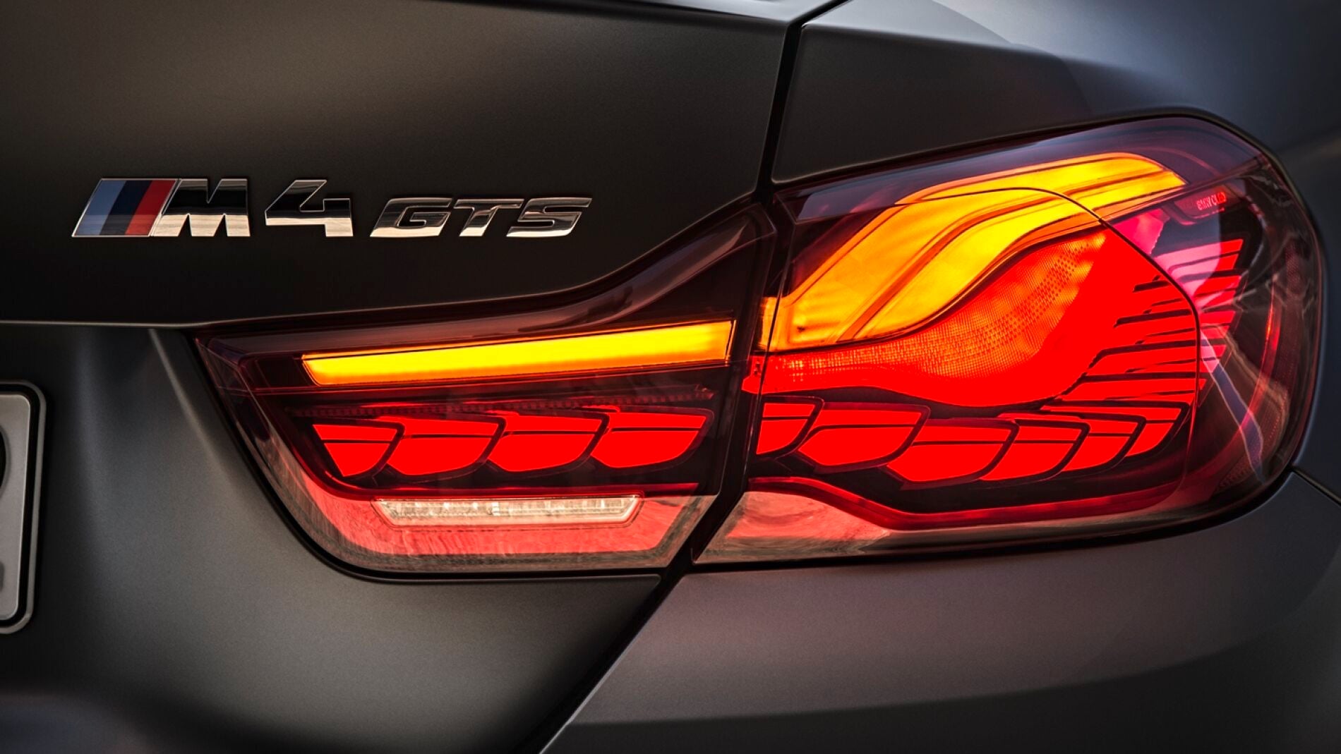 bmw-m4-gts-oled-1215-01.jpg