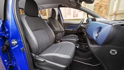 toyota_yaris_hybrid_bi-tone_13