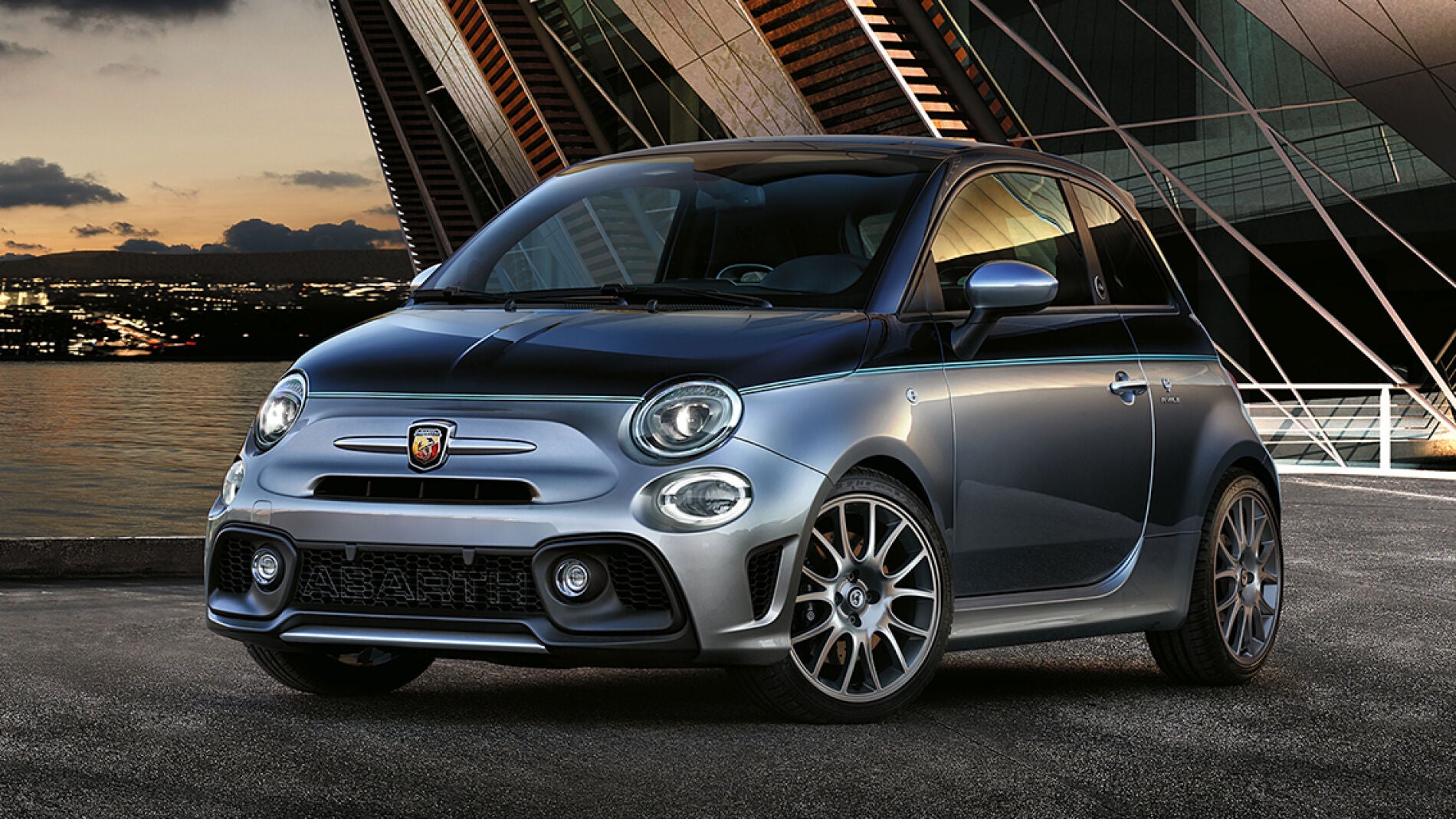 000Abarth_695-Rivale_01.jpg