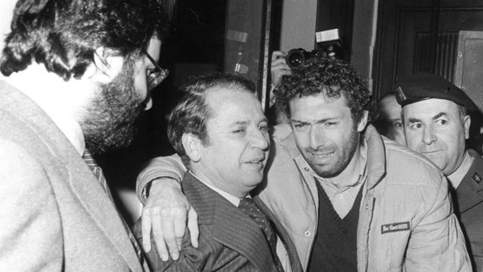 'Quini', con el expresidente del Barça Josep Lluis Núñez, tras ser liberado de su secuestro