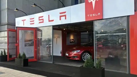 tienda-tesla-madrid-0917-02.jpg tienda-tesla-madrid-0917-02