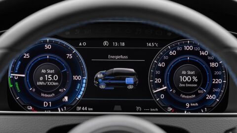 Volkswagen-Golf_GTE_cocptit