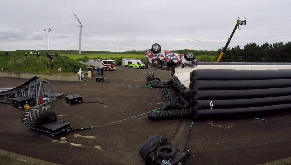 New-Jaguar-E-PACE-_-behind-the-scenes.jpg
