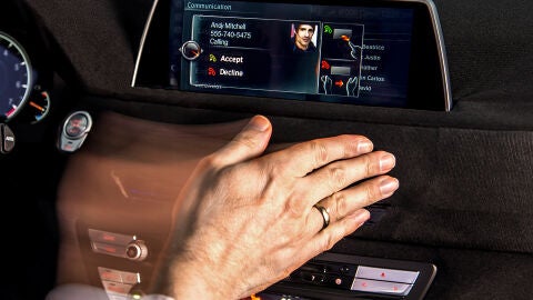 bmw-serie-7-idrive-touch-02-1440px