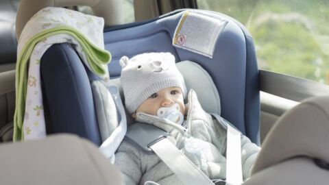 imagen-de-archivo-de-un-bebe-en-el-coche-5a747964a0fb3