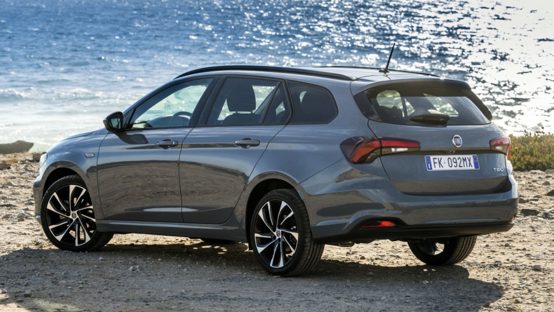 fiat_tipo_5-door_s-design_13.jpg