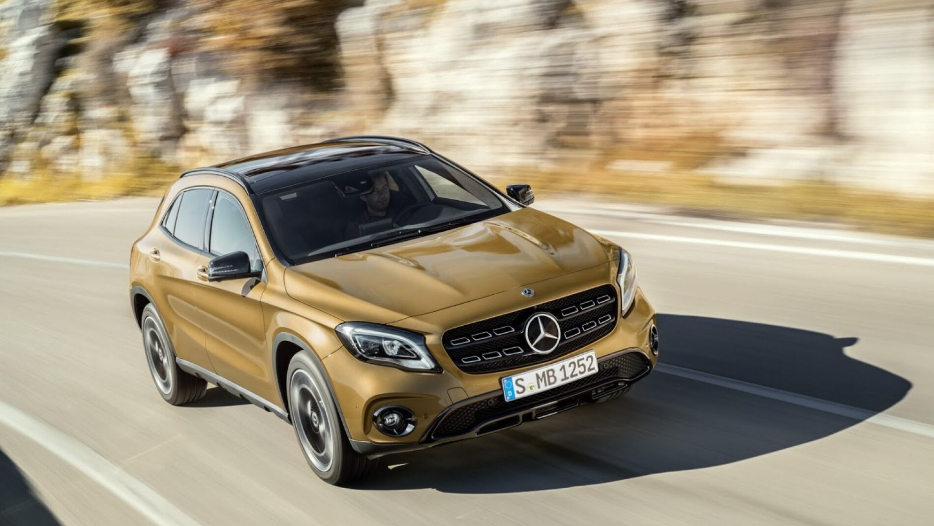 mercedes-gla32.jpg