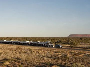 land-rover-discovery-2017-town.jpg land-rover-discovery-2017-town.jpg